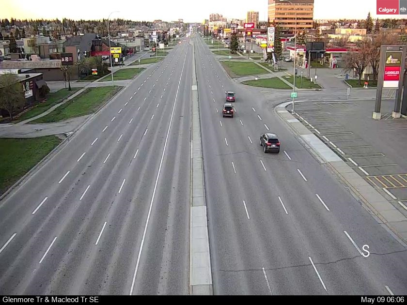 Webcam of Macleod Trail at Glenmore Trail#2 SW