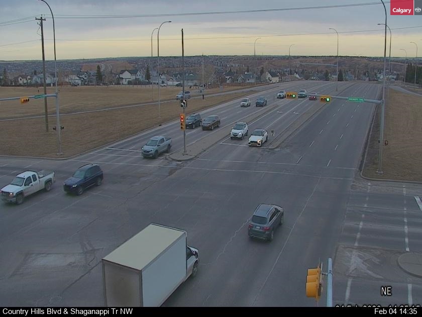 Country Hills Blvd / Shaganappi Tr NW