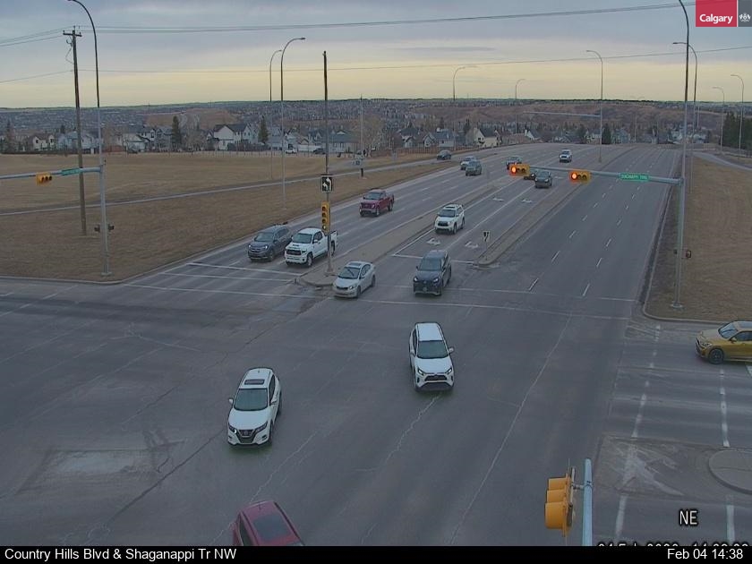 Country Hills Blvd / Shaganappi Tr NW