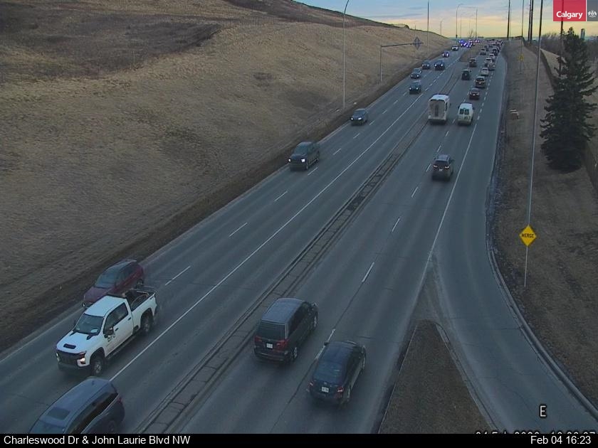 Charleswood Dr / John Laurie Bv NW