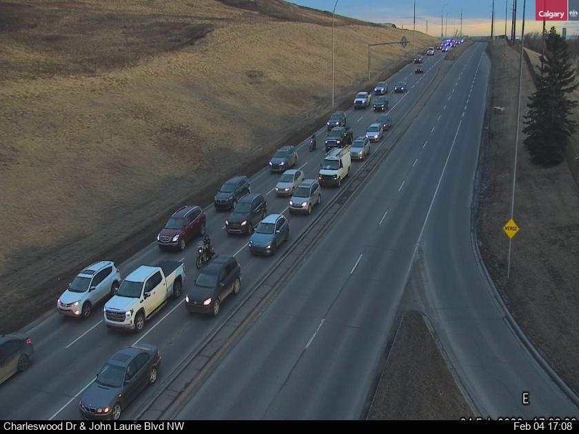 Charleswood Dr / John Laurie Bv NW