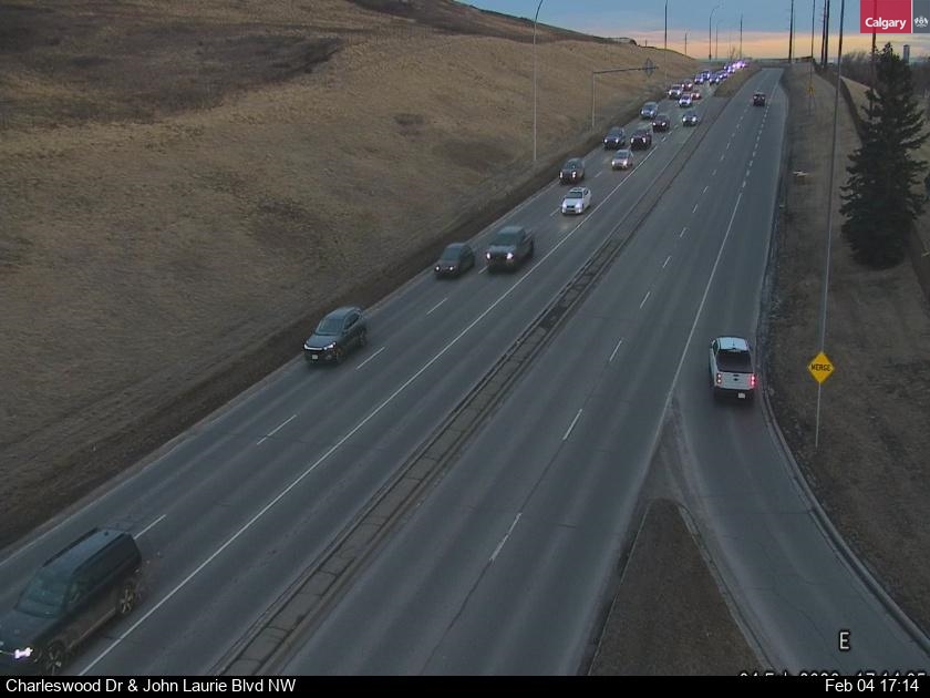 Charleswood Dr / John Laurie Bv NW