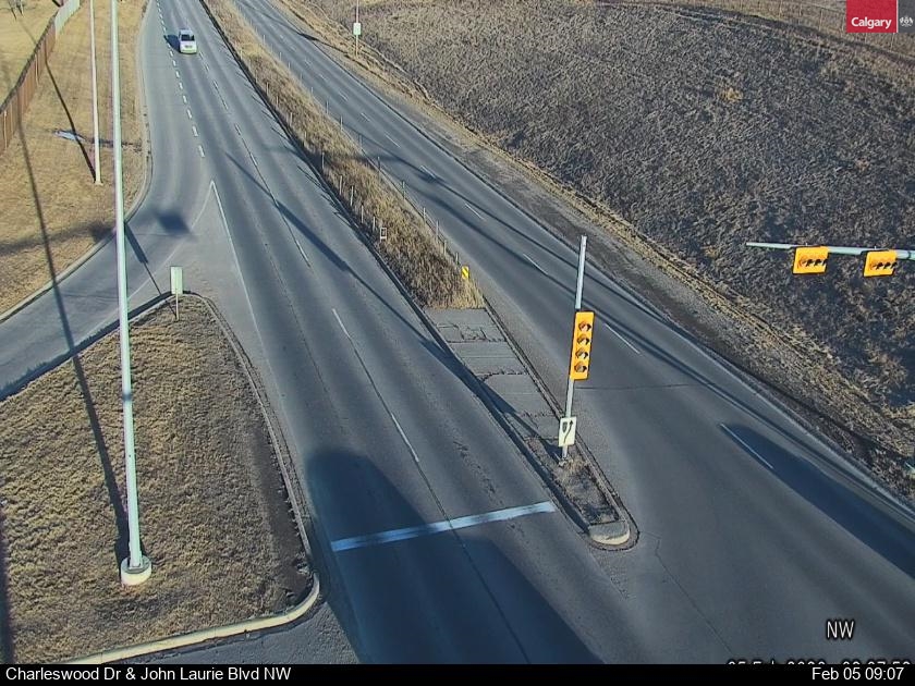 Charleswood Dr / John Laurie Bv NW