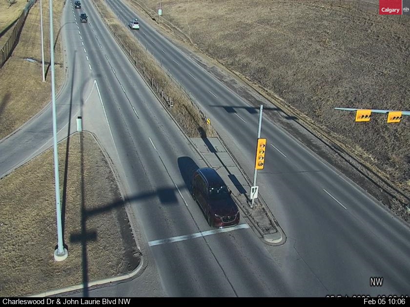 Charleswood Dr / John Laurie Bv NW