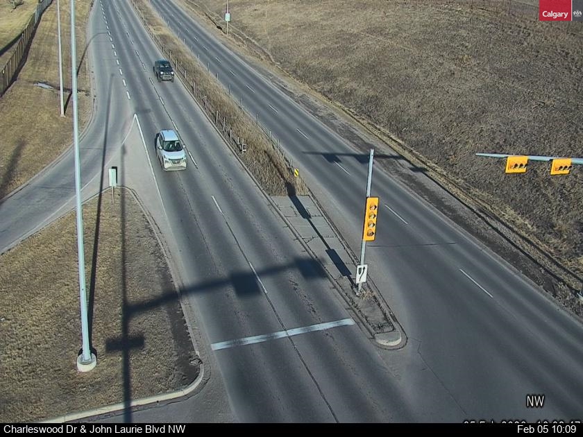 Charleswood Dr / John Laurie Bv NW