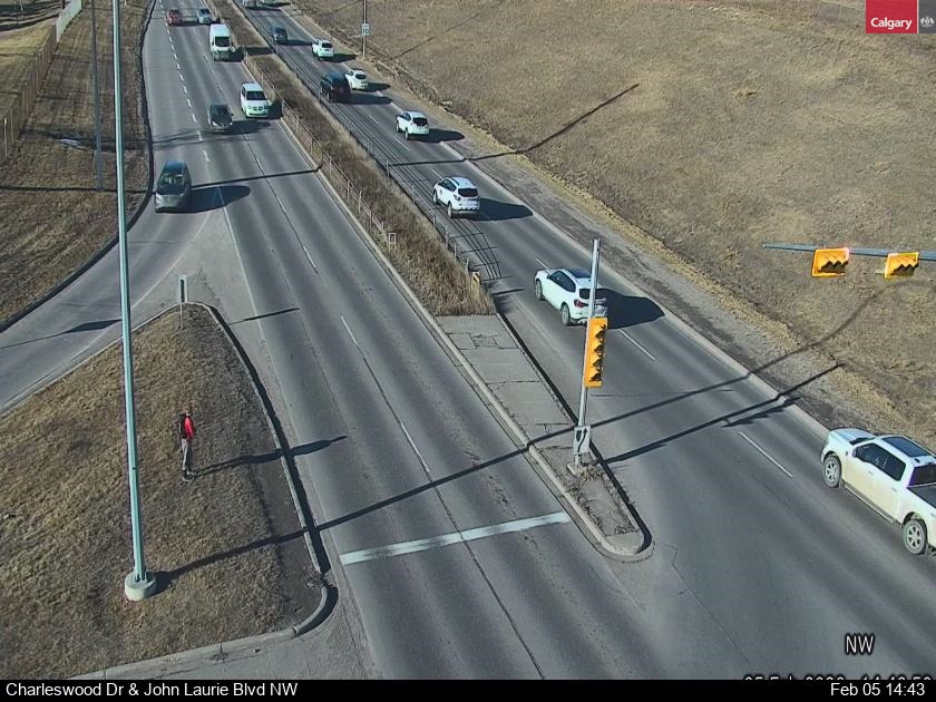 Charleswood Dr / John Laurie Bv NW