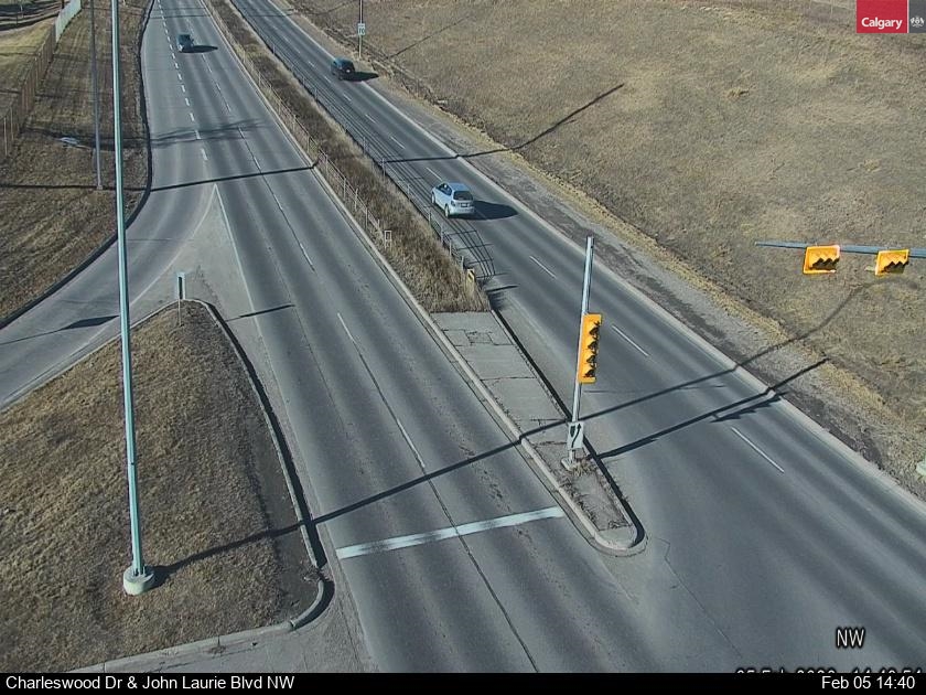 Charleswood Dr / John Laurie Bv NW