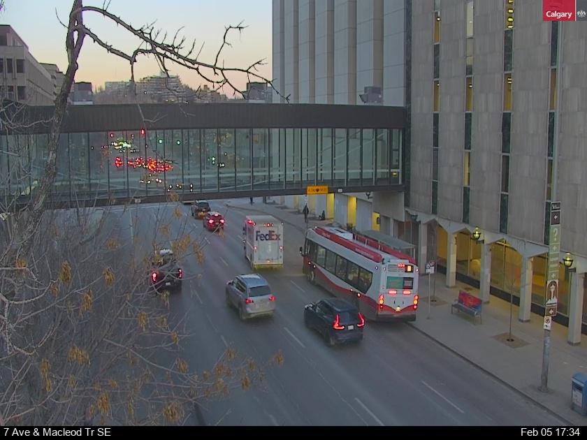 7 Ave / Macleod Tr SE