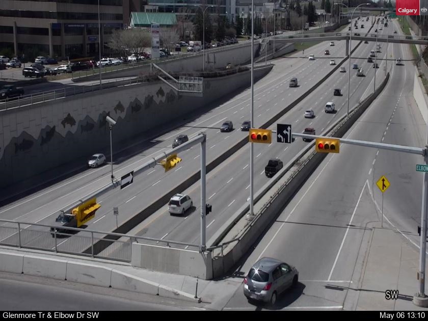 Webcam of Glenmore Trail at Elbow Drive SW